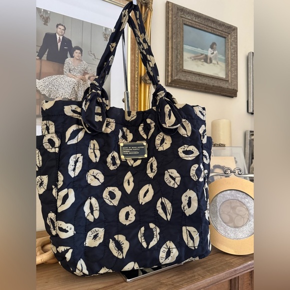 Marc Jacobs Black and Cream Tote Bag - Picture 2 of 13